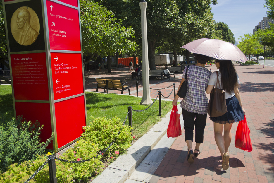 boston university bu charles river campus, mother daughter commonwealth avenue