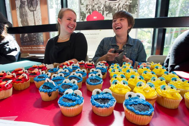 Boston University BU Alpha Phi Omega, Making Strides Against Breast Cancer, breast cancer cupcake fundraiser 