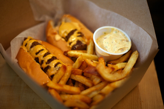 Boston University BU, places to eat near Charles River Campus, Saus, french fries, pommes frites, waffles, sauces dips