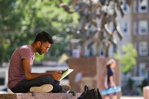 Boston University BU, Marsh Plaza, studying
