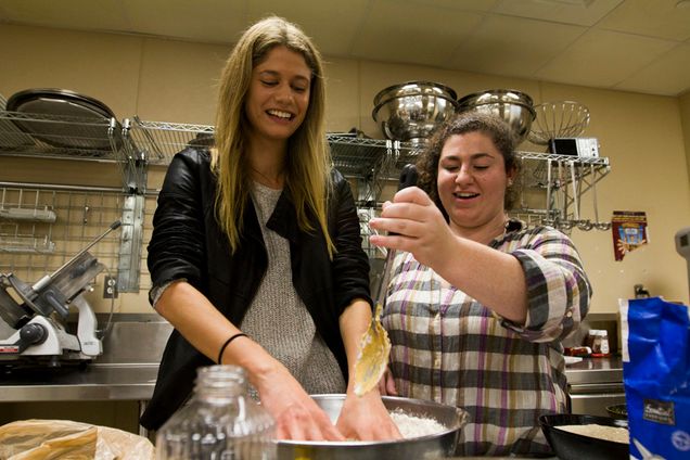 Boston University BU, Hillel House, Challah for Hunger, baking for cause, volunteer