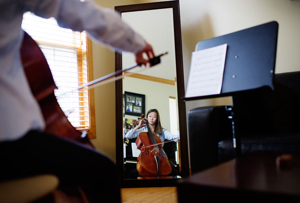 Lisa practices the cello at home.