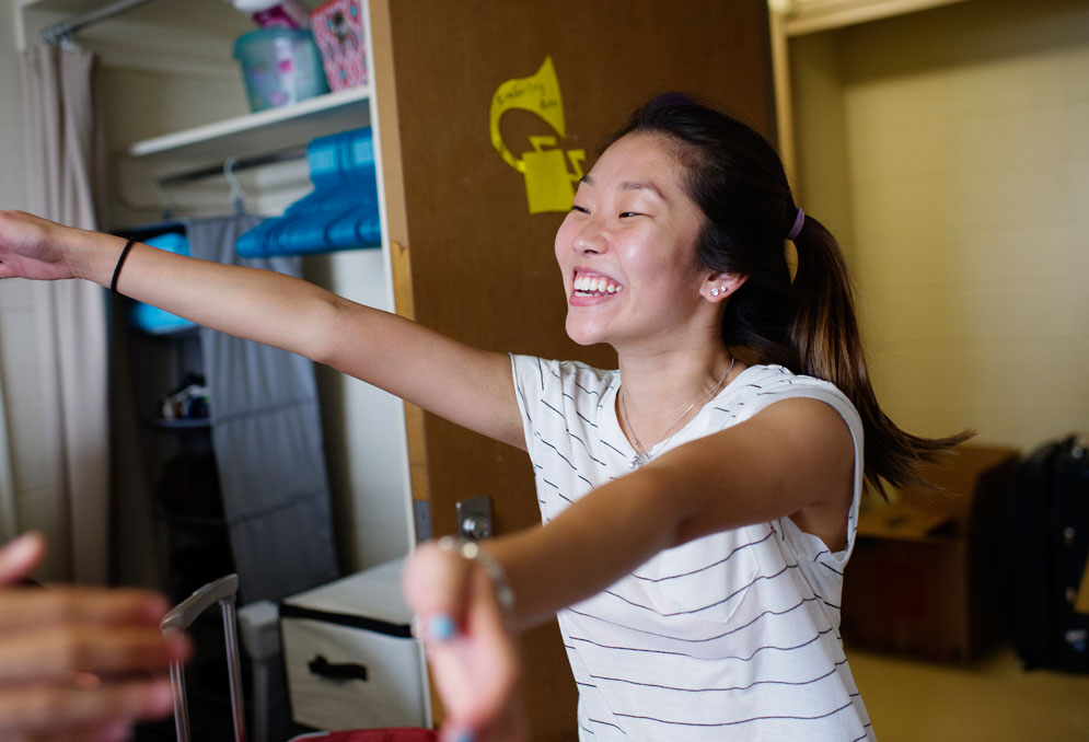 Lisa Hong meets her Boston University dorm roommate for the first time