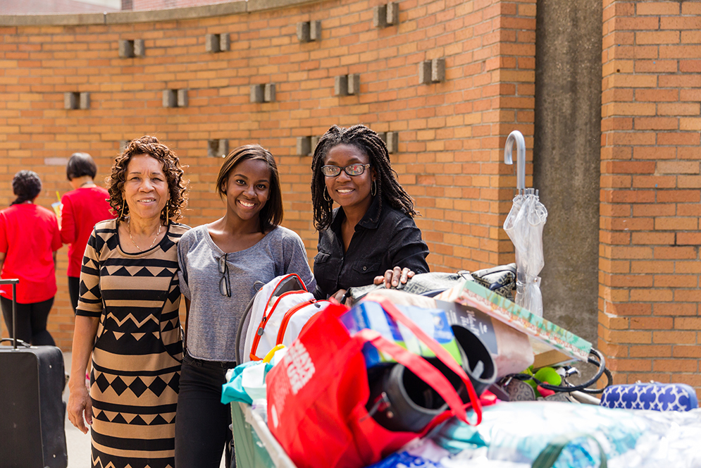 Chelsey Chachoute, (CAS'18) gets some help as she moves into dorms on campus. Photo by Dana J. Quigley