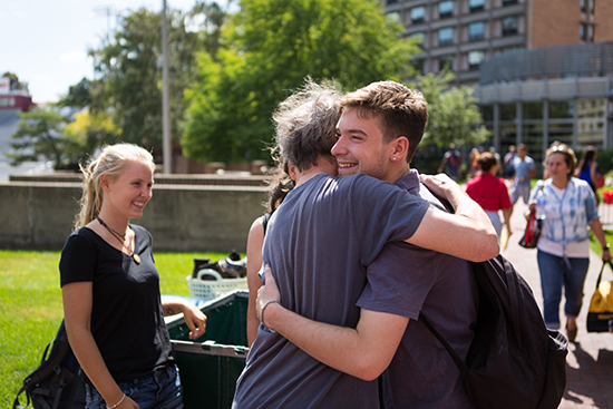 Stock images of returning students and new students back on campus for the fall semester on August 29, 2015. Photo by Mike Spencer for Boston University Photography8/29/2015 - Boston, MA Students move into their dorms and say goodbye to parents and family on August 29, 2015. Photo by Mike Spencer for Boston University Photography