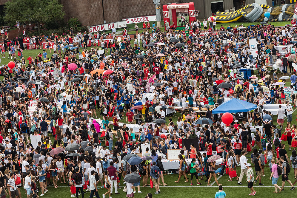 Large crowd of students at SPLASH event