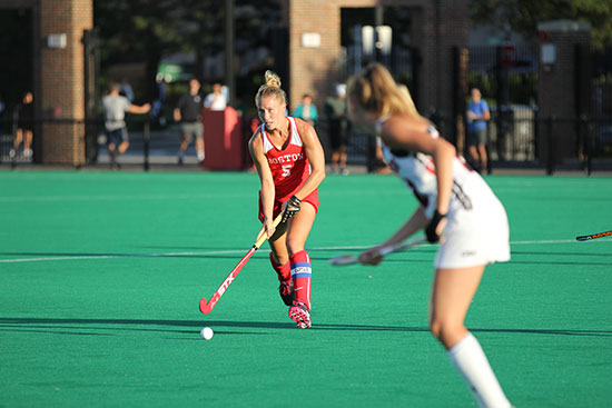 Ellie Landsman playing field hockey