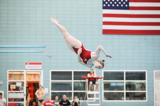 Kalli Roebelen making a dive