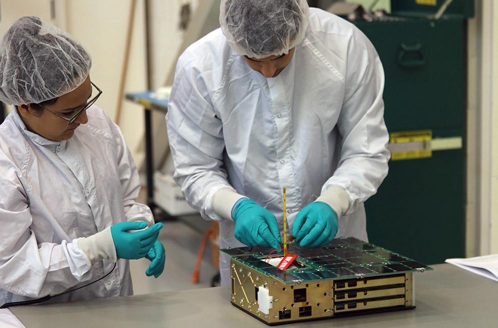 David Einhorn ENG’17 and Maria Kromis ENG’17 inspect ANDESITE. Photo courtesy of Air Force Research Laboratory