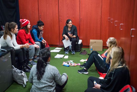 Marissa Nichols speaks to members of the BU women's golf team.