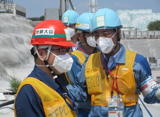 Seko (left) inspects the Fukushima Daiichi Nuclear Power Station in 2016. Courtesy of Hiroshige Seko