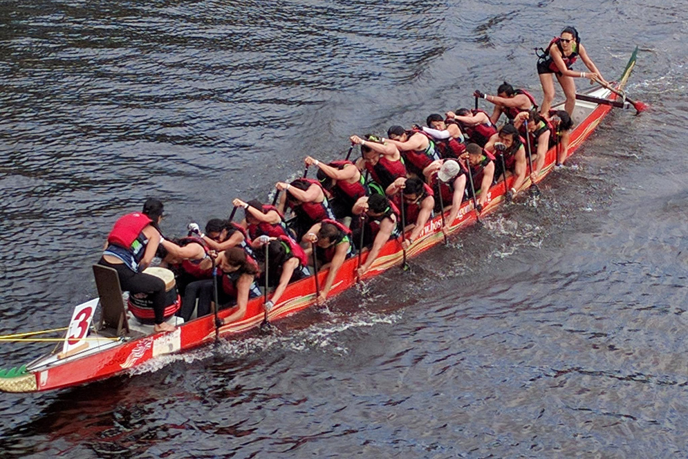 dragon boat team