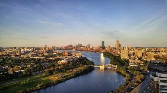 A beautiful view overlooking the Charles river from the 26th Floor of Stuvi II 