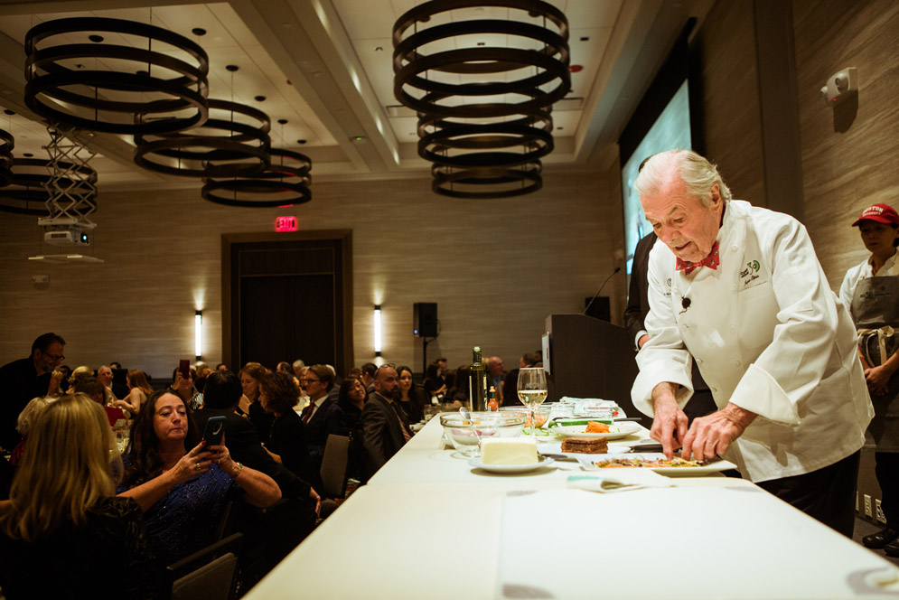 Jacques Pépin provides a cooking demonstration