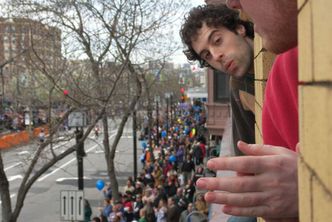 boston marathon onlookers poking their heads out of windows