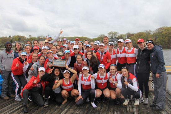 The lightweight rowing team after winning eastern sprints