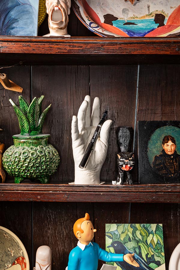 cast of hand