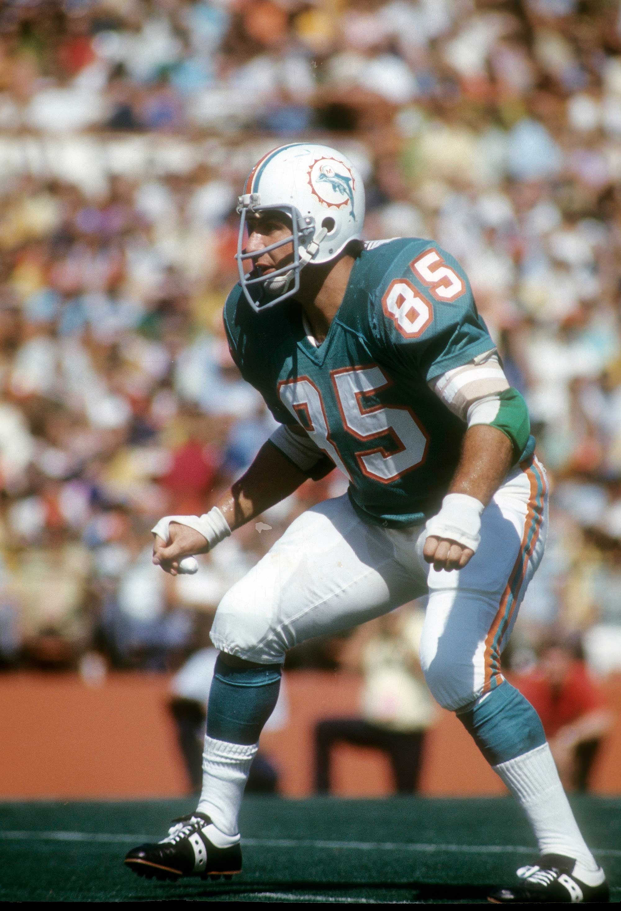 NIick Buoniconti #85 of the Miami Dolphins in action during an NFL football game at the Orange Bowl circa 1972 in Miami, Florida.