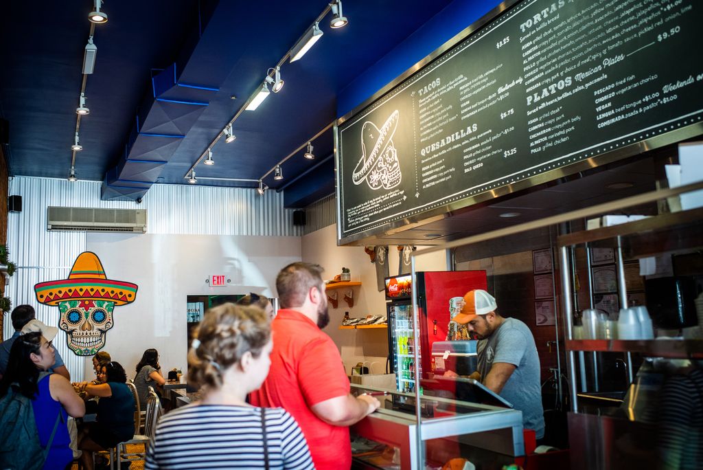 The interior of Taqueria el Barrio