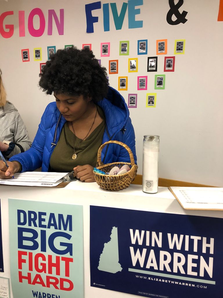 Niya Doyle (CGS’22) working at Elizabeth Warren’s Nashua campaign office