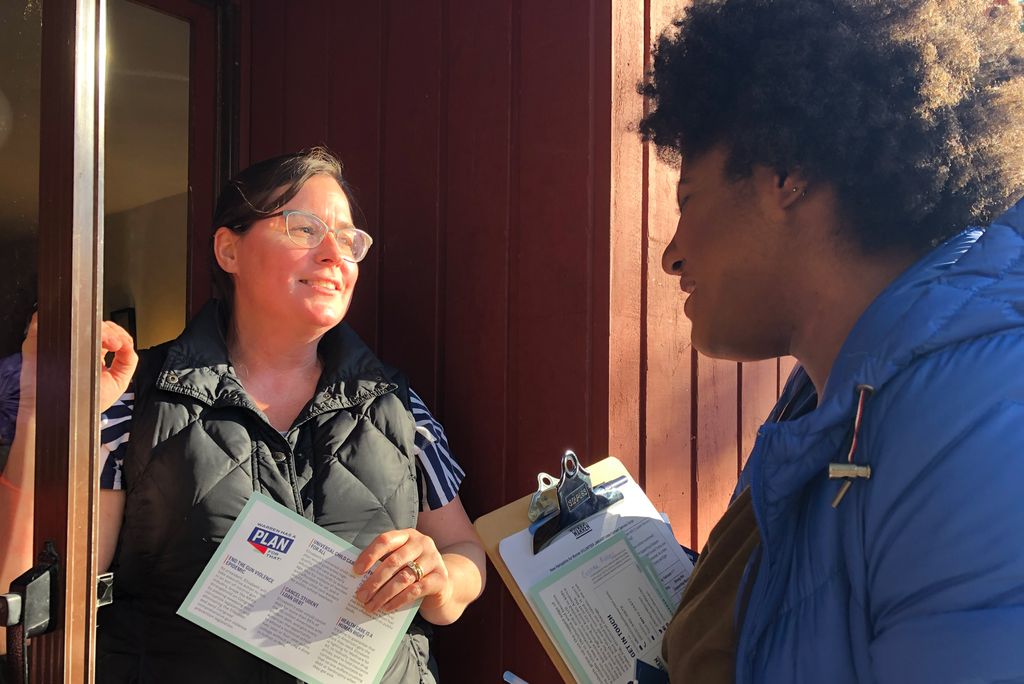 Niya Doyle (CGS’22) speaking with New Hampshire resident Katie Kelly while canvassing for Elizabeth Warren.