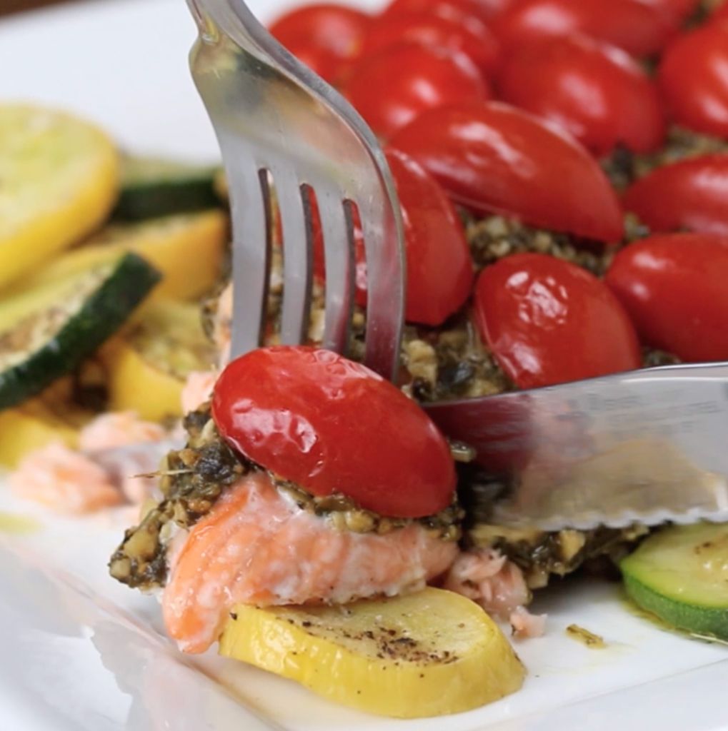 A photo of the salmon tomato pesto recipe discussed in the article