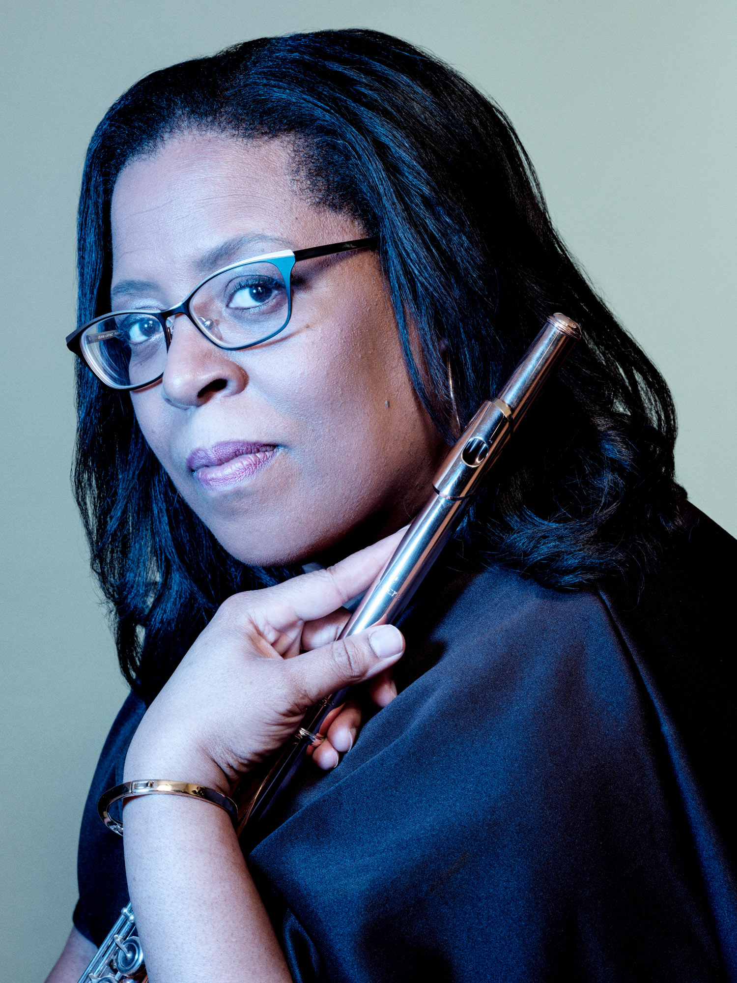 A portrait photo of Valerie Coleman with her flute