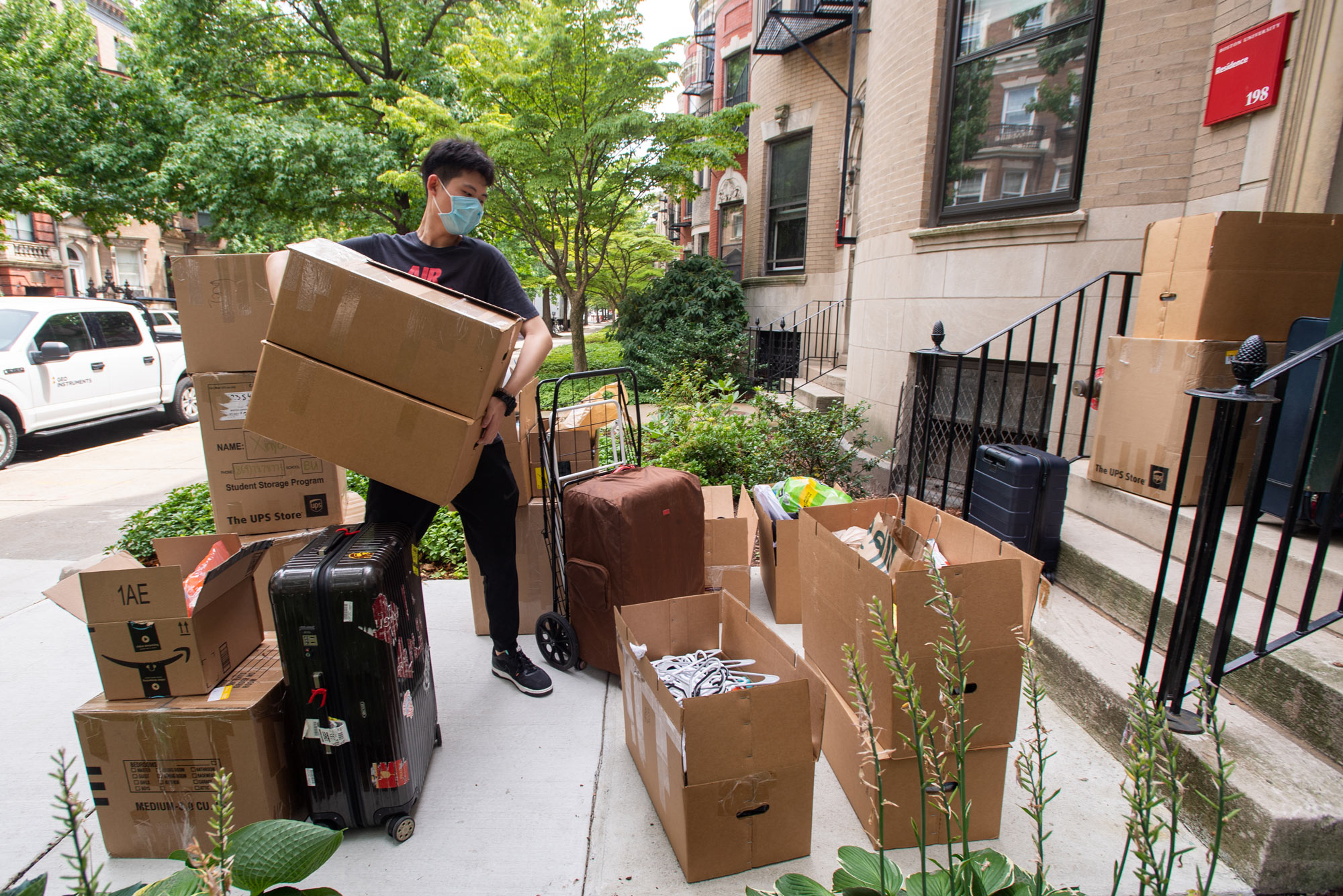 Jiaxin (Jack) Tong (COM’22) moves into his Bay State Rd residence on August 14. After his flights home to China got cancelled five times in the spring and early summer, Tong stayed on campus for the summer, taking classes.