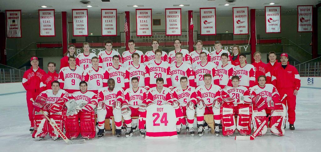 1995-96 BU Hockey Team photo holding Travis Roy's jersey