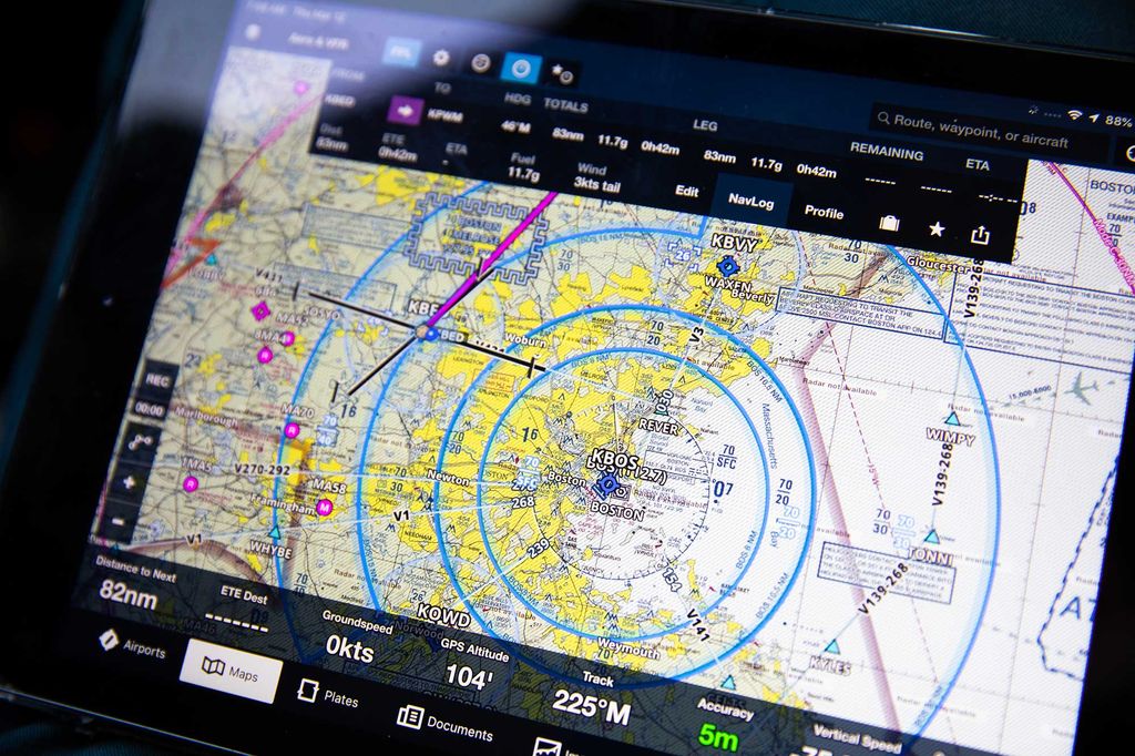 Photo of the screen of the system Tarapore developed that sends alerts to planes when there is another aircraft in the area. The screen shows a map with blue concentric circles.