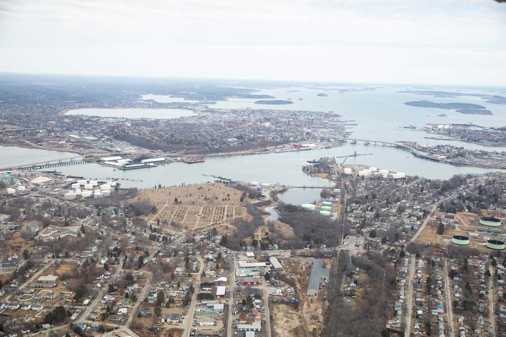 Photo taken from the plane during Tarapore's flight to Portland. The coastline is seen, as well as some bridges. The photo is little hazy.