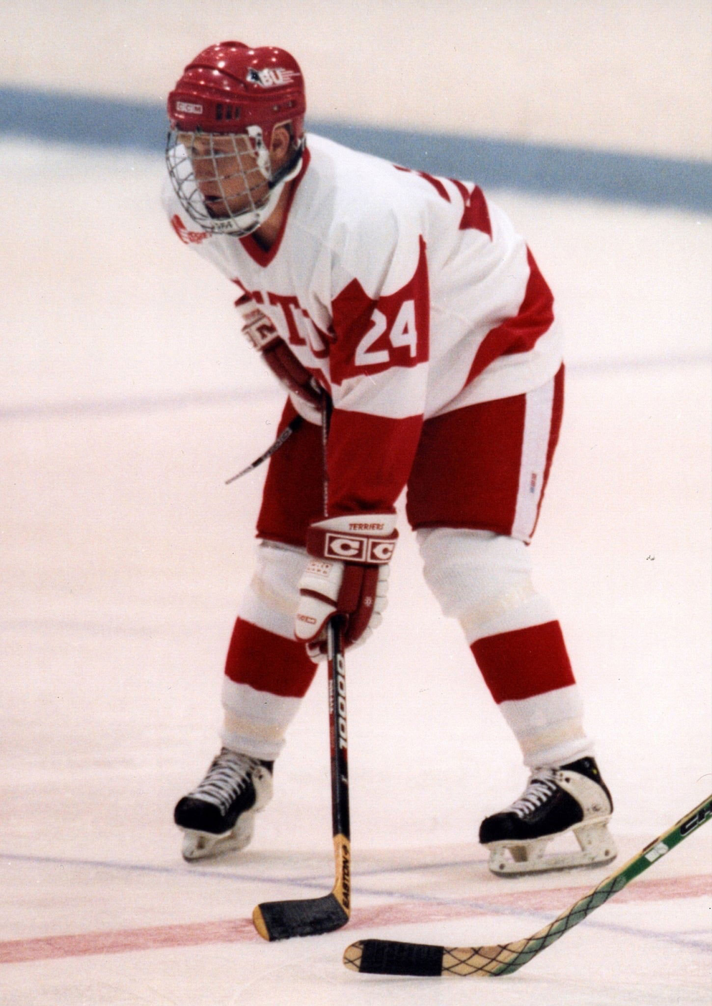 Grainy color photo of Travis Roy (COM’00) in his BU men’s hockey uniform on the ice.