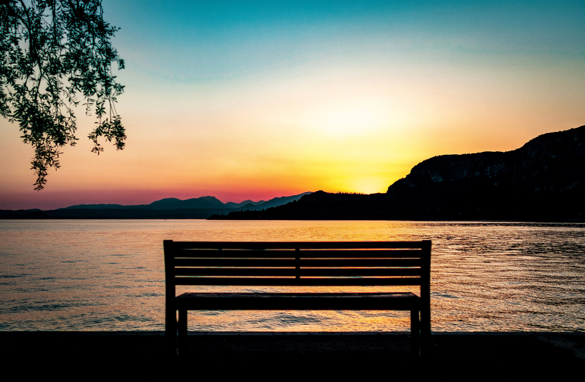 Download Sometimes feeling lonely is the best way to clear your thoughts. Wallpaper