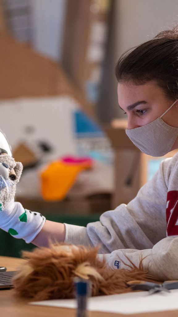 Shana Kilcawley (SAR’22), in Felice Amato's puppetry class, "Thinking Through Puppets"