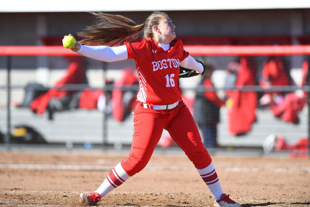 A photo of Ali DuBois on the mound throwing a pitch