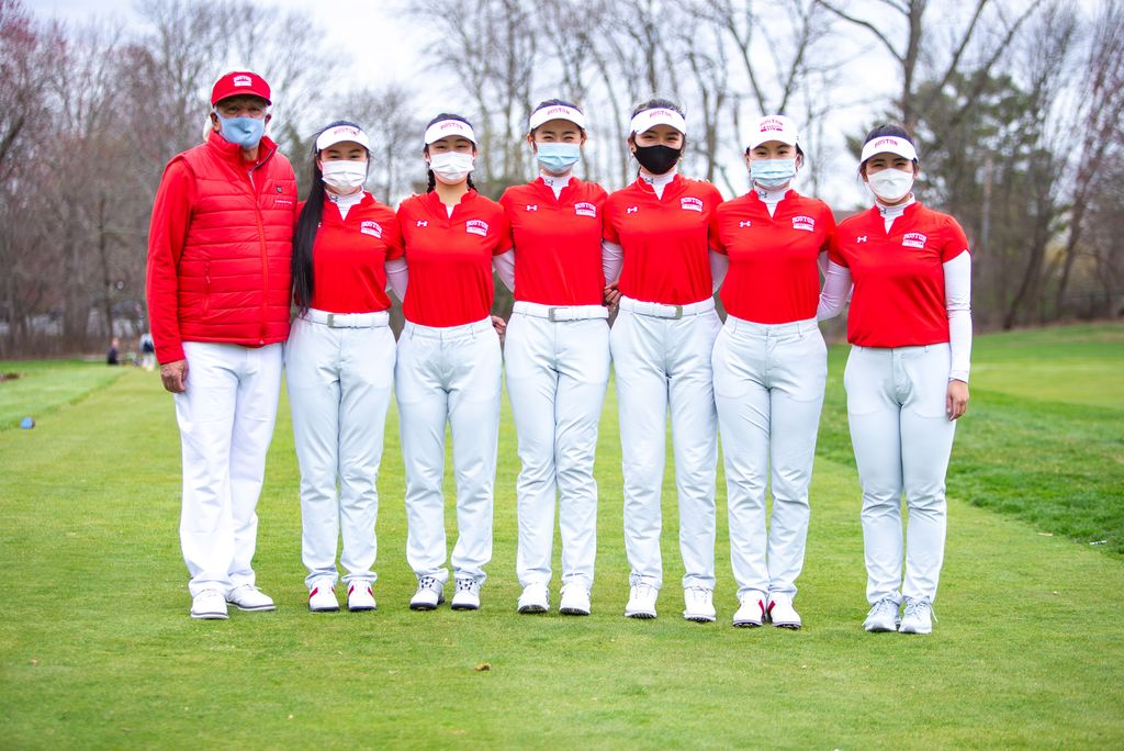 A photo of the BU women's golf team