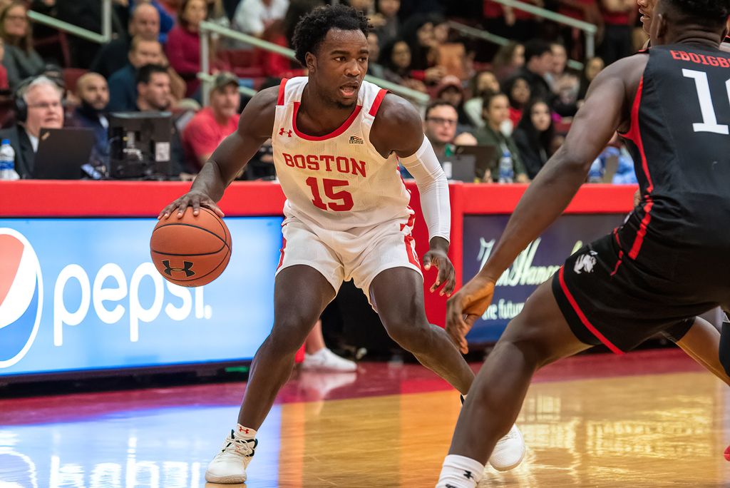 A photo of Jonas Harper on the court dribbling a ball