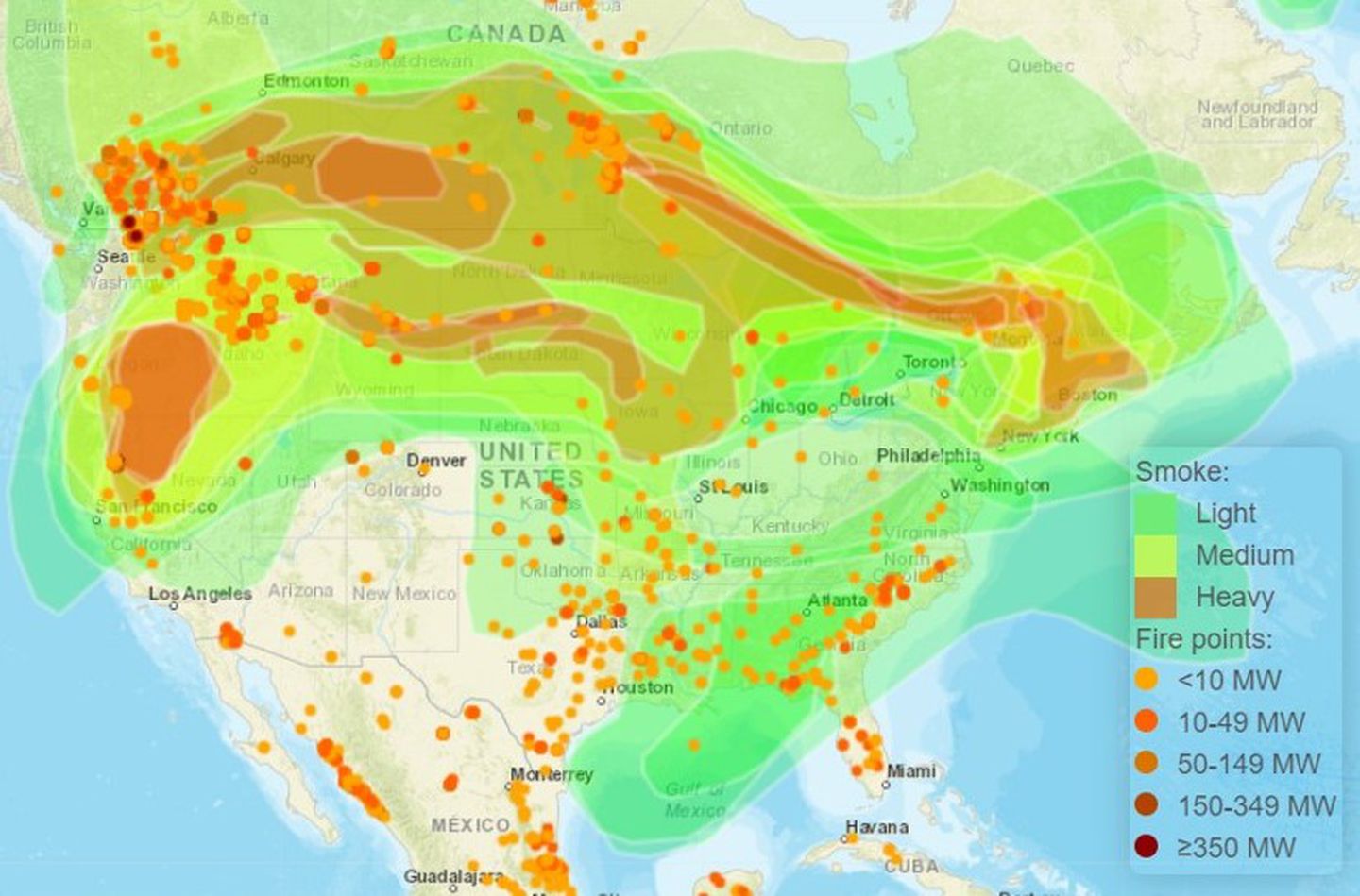 Map showing the wildfire smoke moving across the United States.