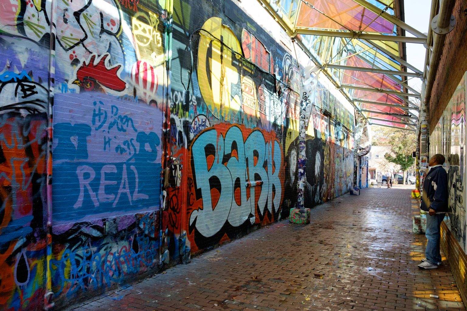 To Do Today Spray Paint the Walls of Cambridge’s Graffiti Alley BU