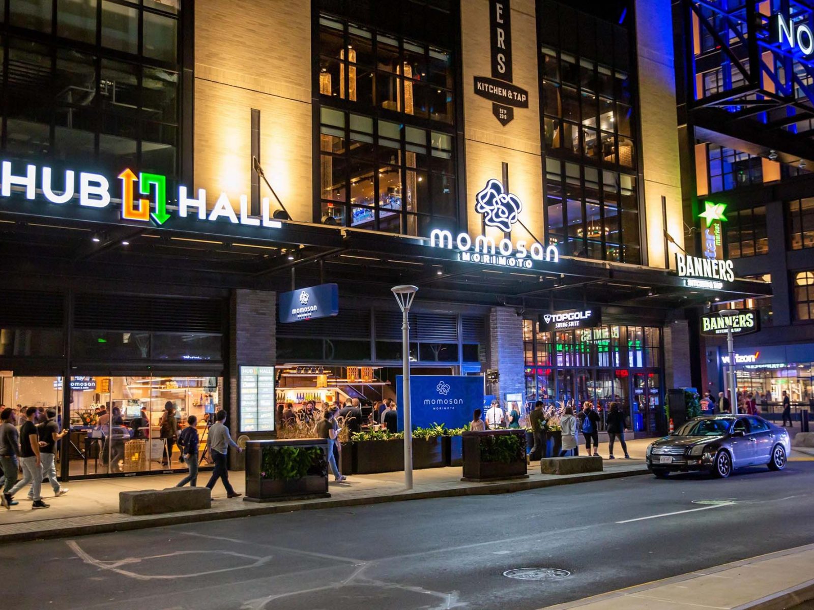 Hub Hall - North Station - #boston MA - How To Get There - Food Restaurants  - Concerts - TD Garden 