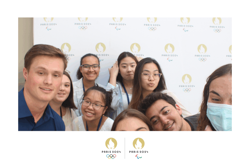 Gif of students at the Paris Summer Marketing Program posing in front of the Paris 2024 Olympic backdrop. 