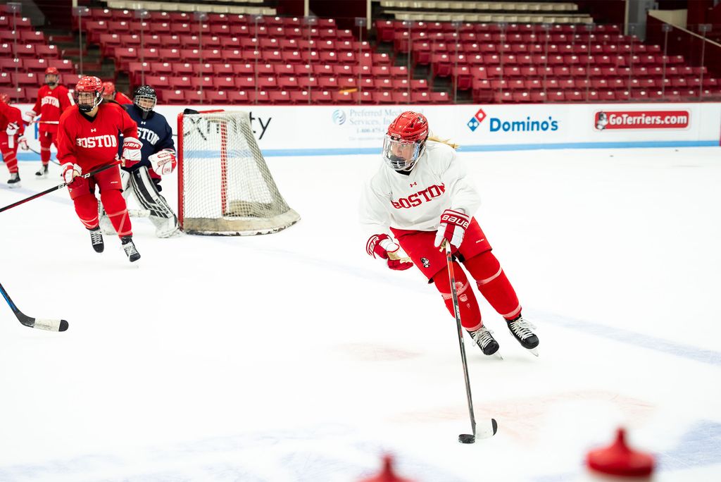 BU Women's Hockey Set to Play Holy Cross in 2023 Frozen Fenway