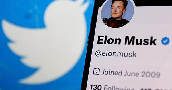 Elon Musk luôn là một trong những nhân vật được quan tâm nhất trên Twitter. Hình ảnh này sẽ giúp bạn tìm hiểu về cách ông quản lý chính phủ trên Twitter và các nhận định của cộng đồng. Đây là một bài học rất hữu ích cho bất kỳ ai muốn tìm hiểu về quản lý mạng xã hội.