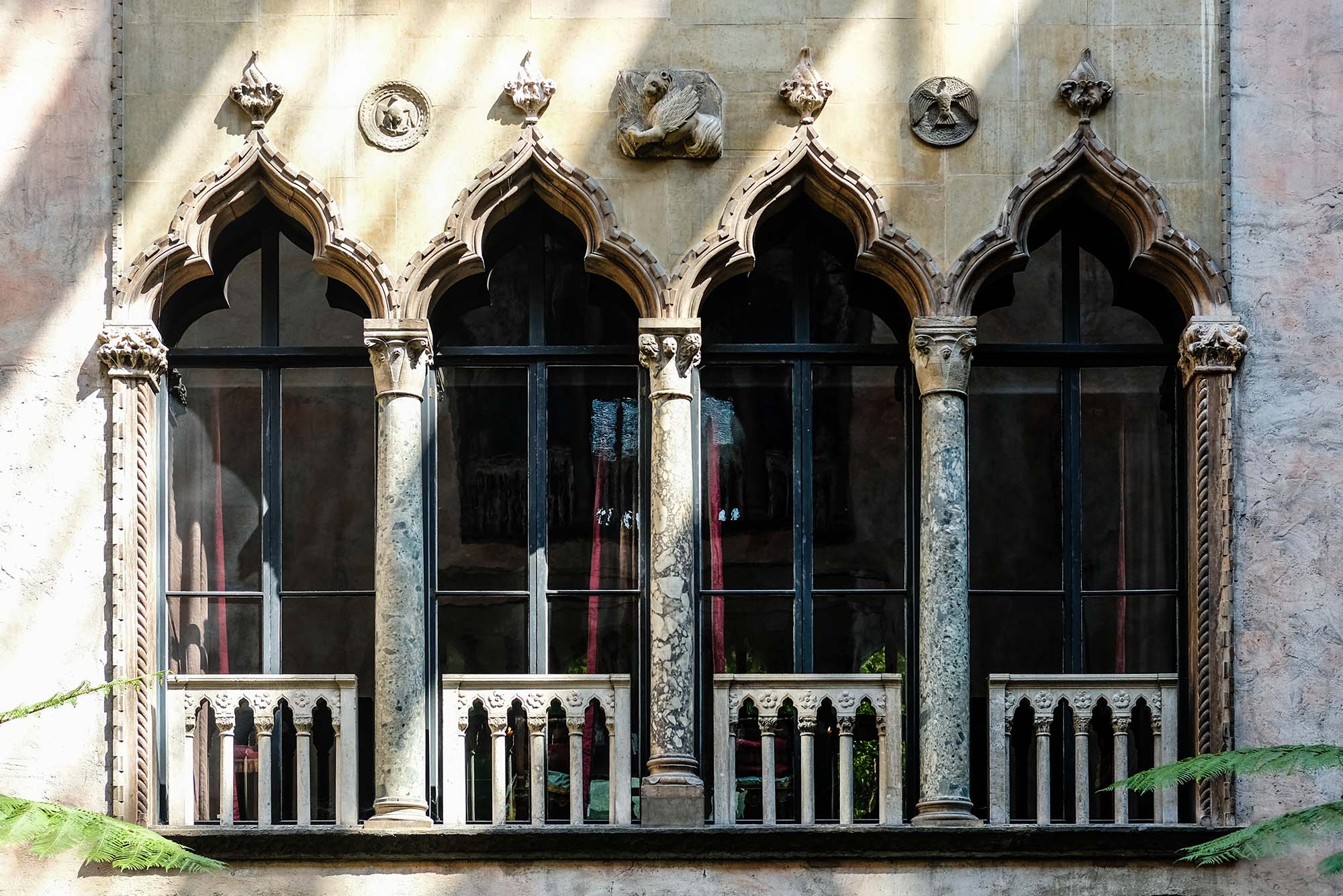 Photo: exterior of the Isabella Stewart Gardner Museum. An old building with elaborate Greek style arches is shown.