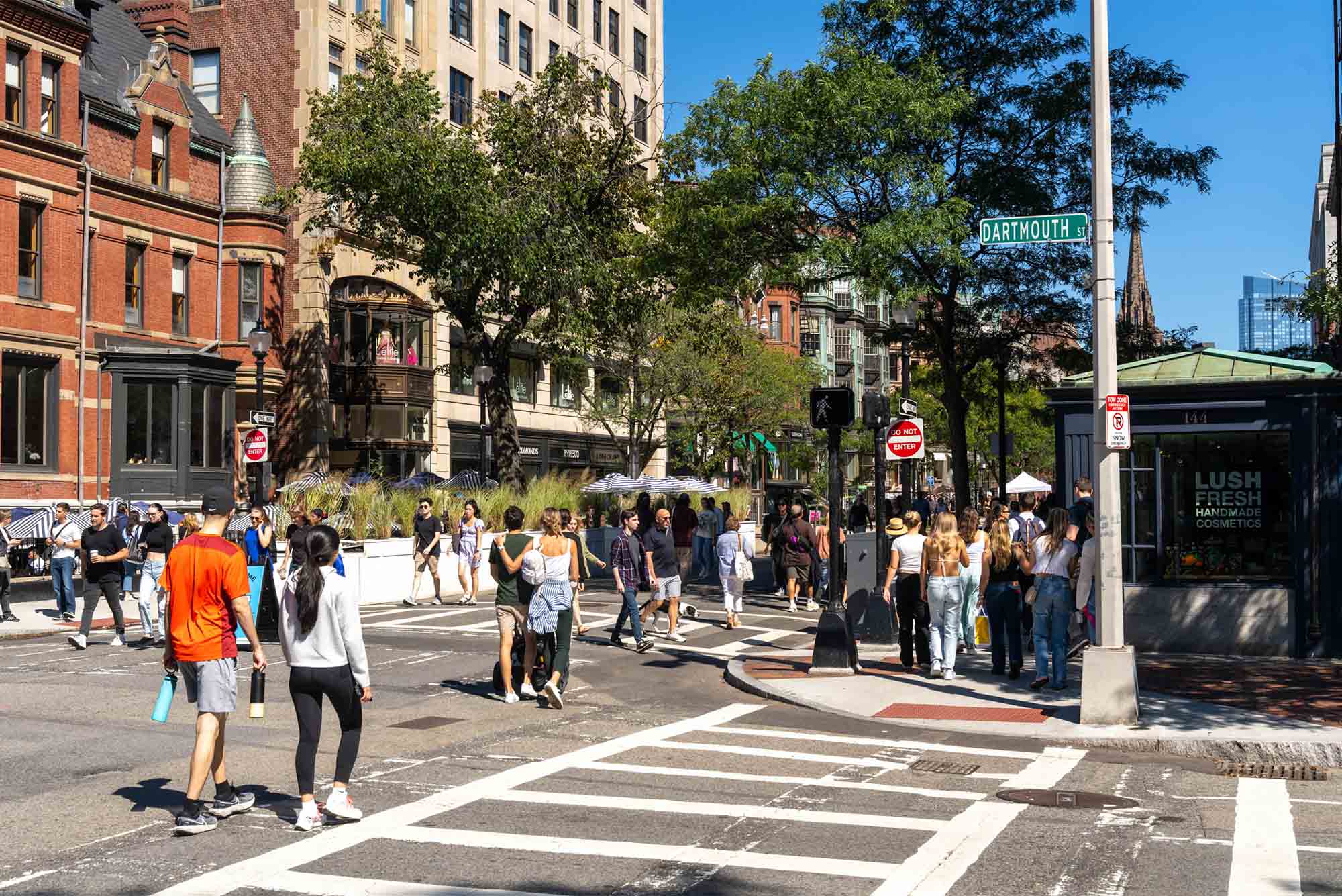 Giving Pedestrians a Head Start Crossing Streets - The New York Times