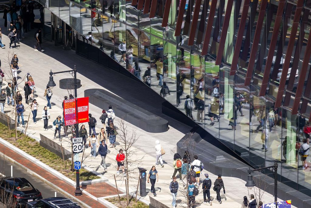 Photo: A picture of a busy street from overhead