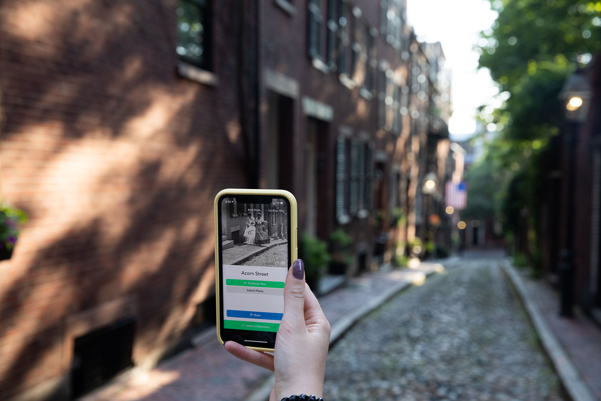 Photo: Students used the PocketSights Tourguide app to get a better picture of what Acorn St. in Beacon Hill looked like years ago during an in-person walking tour of Historical Boston University around Boston