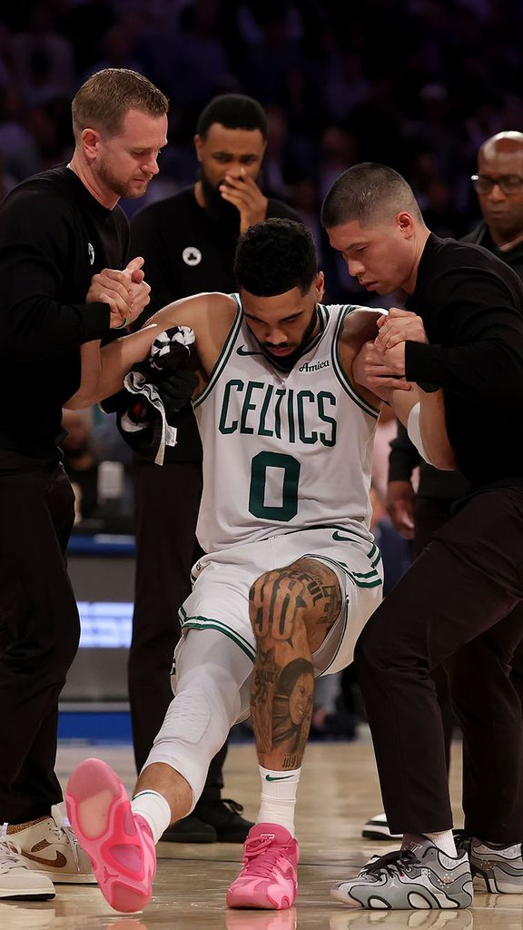 Photo: Jayson Tatum of the Boston Celtics is assisted off the court after an injury at Madison Square Garden