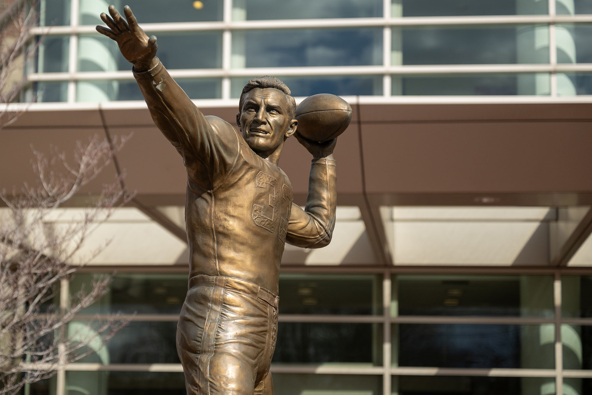 Photo: A statue of Harry Agganis throwing a football outside of Agganis Arena at Boston University