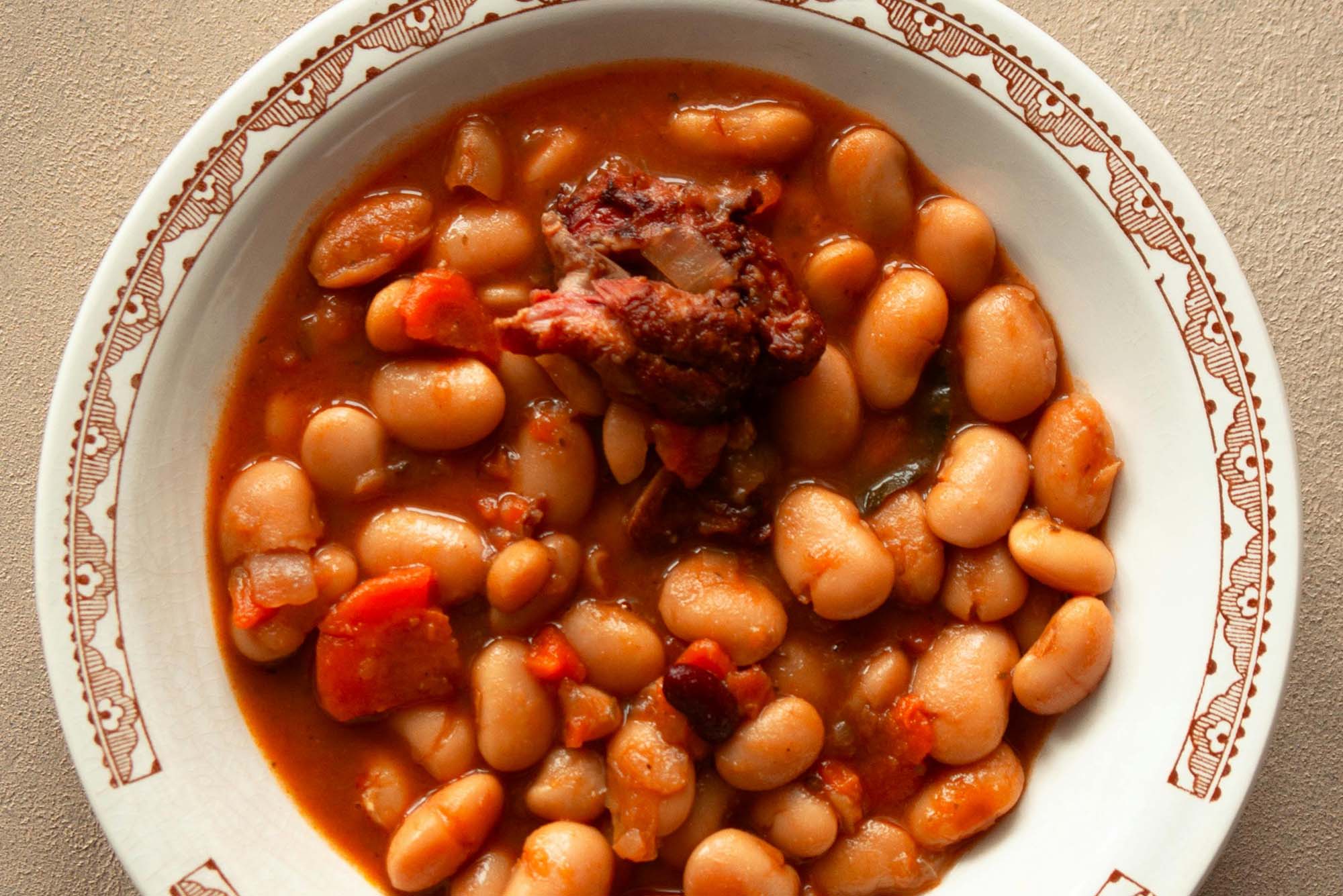 Photo: A closeup photo of a bowl of beans